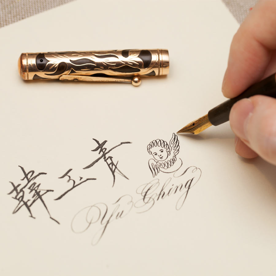 韓玉青早期公開的中文與英文姓名書寫作品